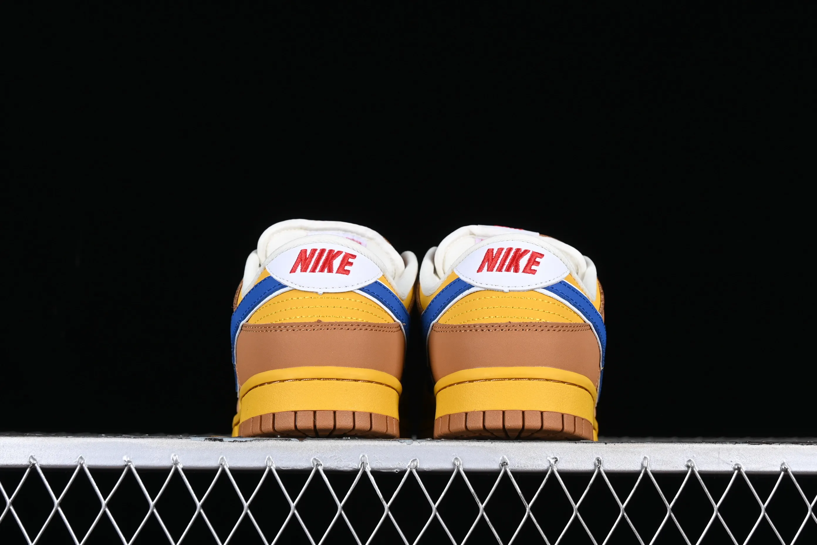All categories Nk SB Dunk Series Nk SB Dunk Low Low-top skate shoes Nk Dunk Low "Newcastle Brown Ale" TS same style "Yellow Beer" ultra-limited color matching Newcastle Low-top skate shoes 313170-741